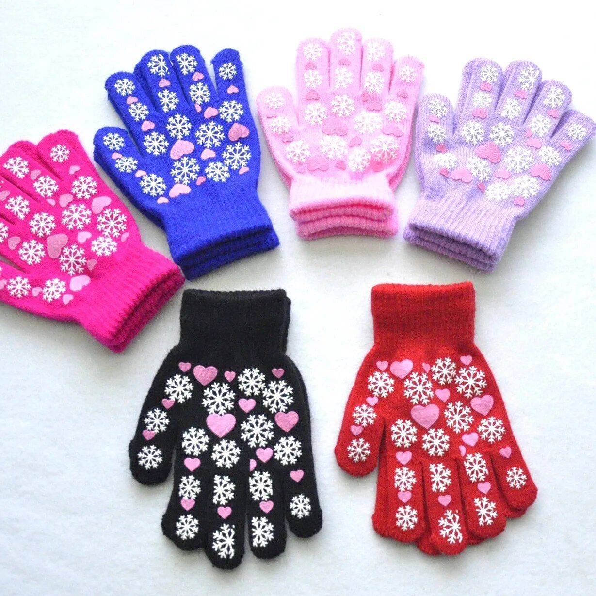 Warm Knitted Gloves for Children – Winter Snowflake and Heart Print Mittens for Outdoor Activities Gloves & Mittens